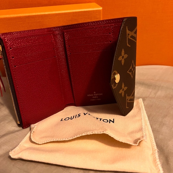 Louis Vuitton DIANE crossbody and VICTORINE wallet - Picture 5 of 5